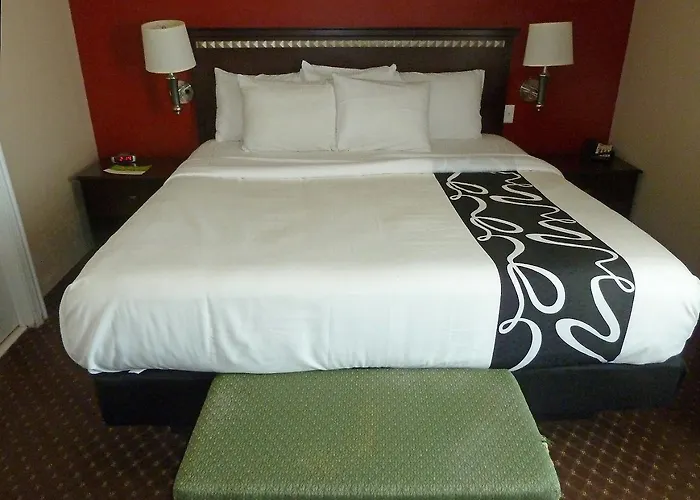 Americas Best Value Inn - Gun Barrel City