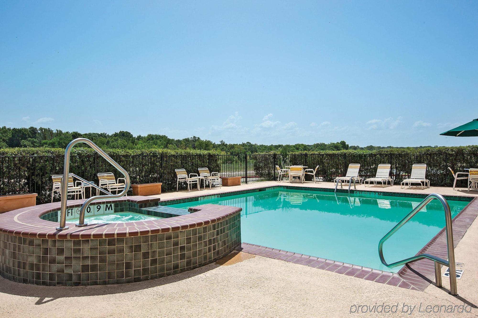 Americas Value - Gun Barrel Hotel 3*